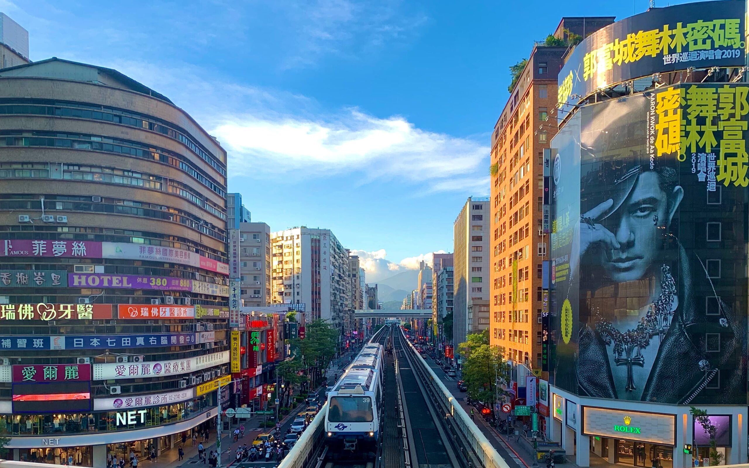 The elevated metro line in Taipei